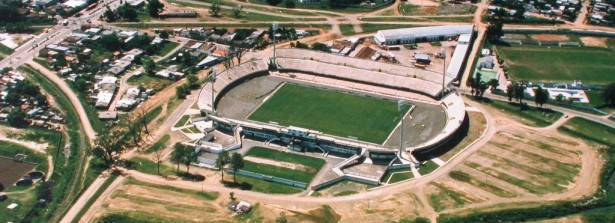 Estádio Atilio Paiva Olivera, em Rivera, 27 mil espectadores, o maior do interior uruguaio