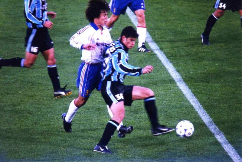 Rossi com a camisa do Kawasaki Frontale. (Foto: Facebook Daniel Rossi Silva)