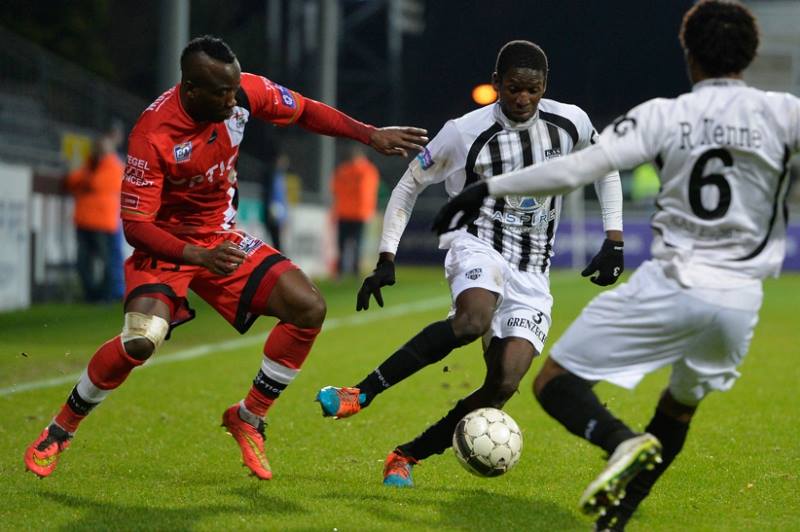 Eupen (branco) ou OH Leuven (vermelho): quem garante a 16ª vaga? (Foto: Facebook/Eupen)