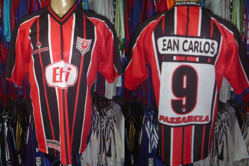 A camisa do Etti Jundiaí na campanha de 2002.