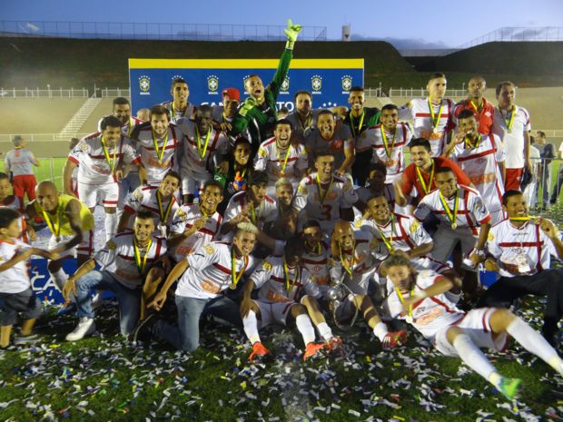 Primeiro Brasileirão, primeiro título. (Foto: Tombense)