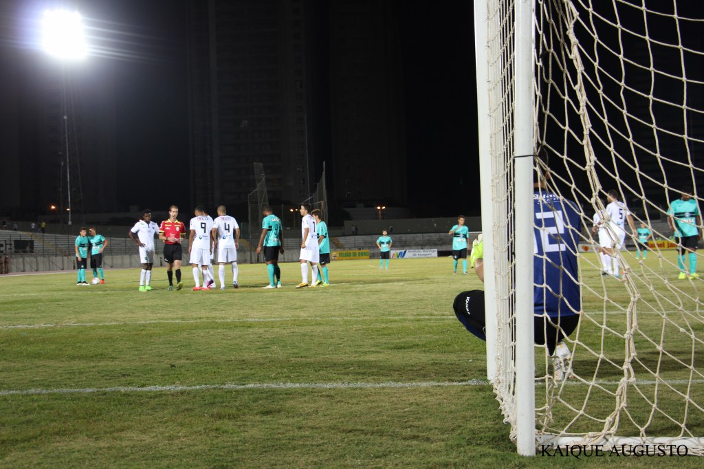 Maringá FC x Coritiba: Tcheco, o intervalo patrocinado e o 4º&nbsp;árbitro