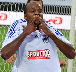 Sílvio jogou na Suíça entre 2005 e 2011. Seu último clube foi o Lausanne-Sport, onde anotou 20 gols, na temporada 2010/11.