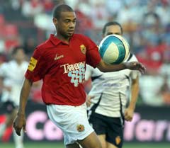 Gil com a camisa do Nástic. Pouco tempo e nenhum gol marcado