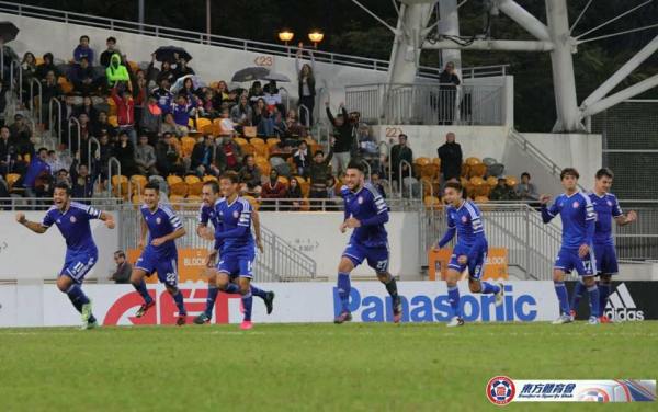 Festa dos jogadores do Eastern após a cobrança das penalidades (Foto: 東方足球隊 Eastern Football Team)