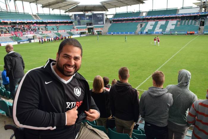 Seja na Estônia ou Brasil, o clube de Antonio é alvinegro (Foto: Acervo Pessoal)