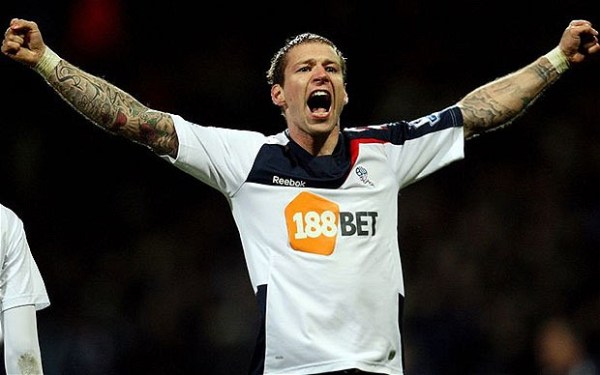 Quando fez o gol de honra naquele amistoso, Steinsson era jogador do ÍA Akraness. Passou pela Suíça e Holanda, até chegar no Bolton, onde ficou entre 2008 e 2012 (Foto: Action Images)