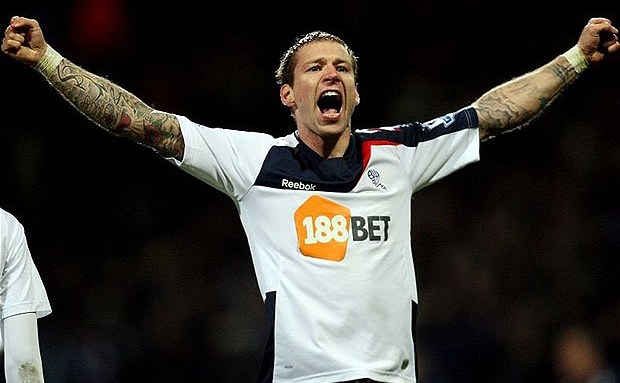 Quando fez o gol de honra naquele amistoso, Steinsson era jogador do ÍA Akraness. Passou pela Suíça e Holanda, até chegar no Bolton, onde ficou entre 2008 e 2012 (Foto: Action Images)