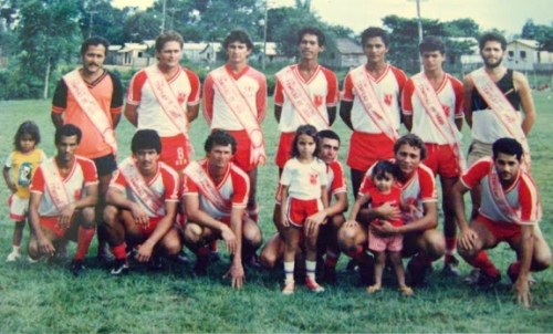 Equipe dos anos 1980 campeã municipal (Foto: senamadureira.blogsport.com)