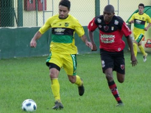O Cerâmica enfrentou o Oeste naquela campanha (Foto: Leandro Domingues)