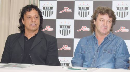 Aurélio Almeida e Tupãzinho na apresentação que realizaram (Foto: Orlando Gonzalez)